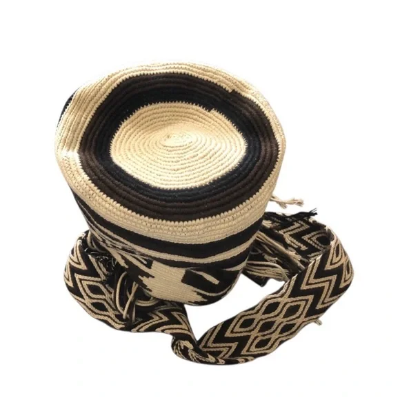 NWT SARAI WAYUU Black and Tan Patterned Woven Crossbody Bag Columbia made XL - Picture 10 of 16